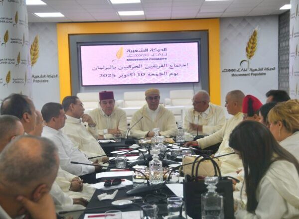 Lors d’une réunion des deux groupes harakis au Parlement : le contenu du Discours Royal a été hautement salué et sa traduction en programmes concrets a été soulignée