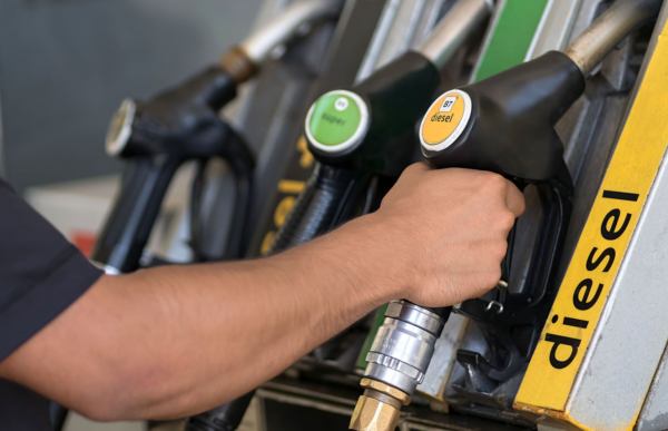 الفريق الحركي بمجلس النواب يطالب بعقد اجتماع عاجل لمناقشة موضوع “ارتفاع أسعار المحروقات وتداعياته الاقتصادية والاجتماعية، وآليات التدخل العمومي لتطويقها “